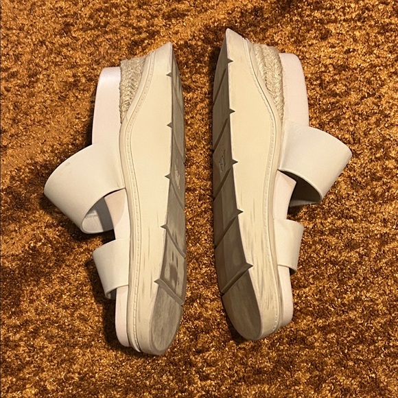 Zara Cream Sandals - Picture 3 of 6